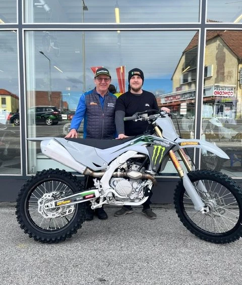 Roll out einer Kawasaki KX 250 Bild 1: Roll out einer Kawasaki KX 250