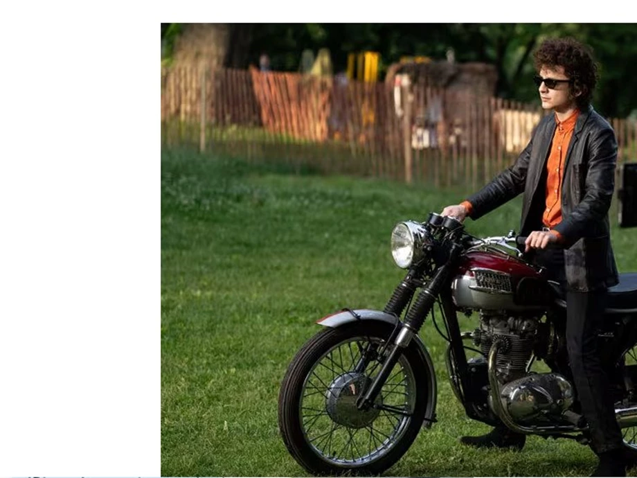 Die Triumph Bonneville T100 im Film A COMPLETE UNKNOWN Bild 5: Die Triumph Bonneville T100 im Film A COMPLETE UNKNOWN