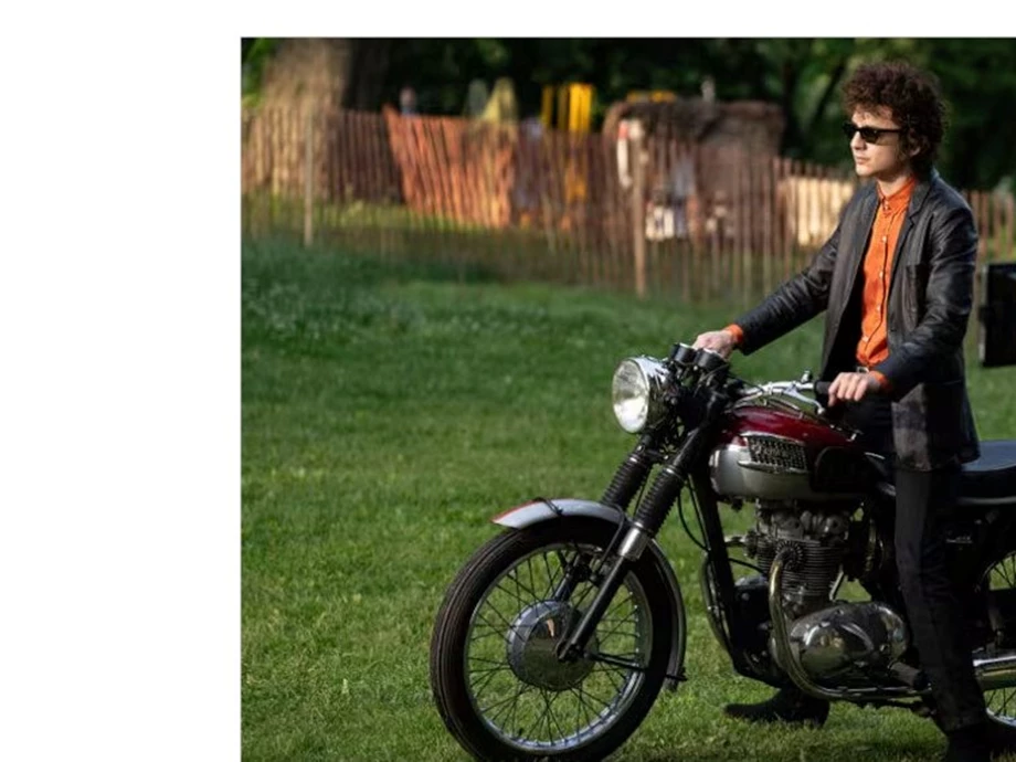 Die Triumph Bonneville T100 im Film A COMPLETE UNKNOWN Bild 6: Die Triumph Bonneville T100 im Film A COMPLETE UNKNOWN