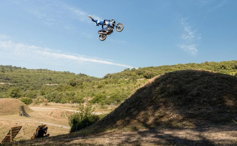 Da geht mehr: Backflip mit der Ténéré 700! Bild 11: Da geht mehr: Backflip mit der Ténéré 700!