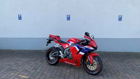 Die neue Honda CBR600RR 2025 ausgestattet mit dem Sport-Packet