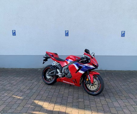 Die neue Honda CBR600RR 2025 ausgestattet mit dem Sport-Packet