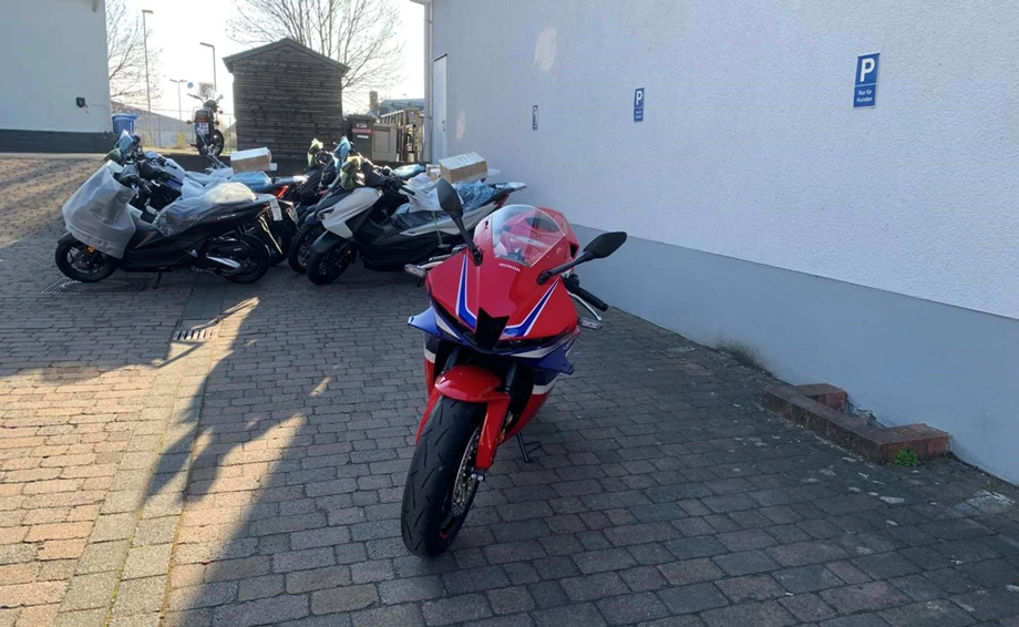 Die neue Honda CBR600RR 2025 ausgestattet mit dem Sport-Packet Bild 3: Die neue Honda CBR600RR 2025 ausgestattet mit dem Sport-Packet