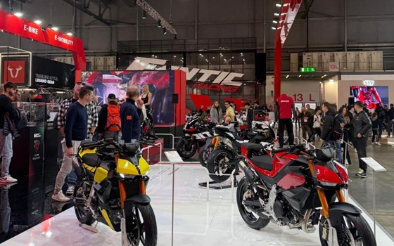 Fantic Caballero 500 Scrambler ,Rally sowie die gierige Fantic 500 Stealth Street für 2025! - Bild 6