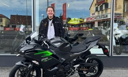 Biker Girls sind die Königinnen der Straße!