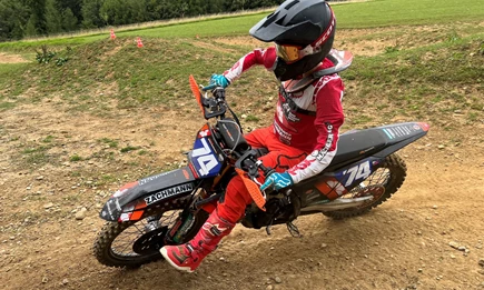 Motocrosskurse für Einsteiger, Kinder & Fortgeschrittene Motocrosskurse für Einsteiger, Kinder & Fortgeschrittene