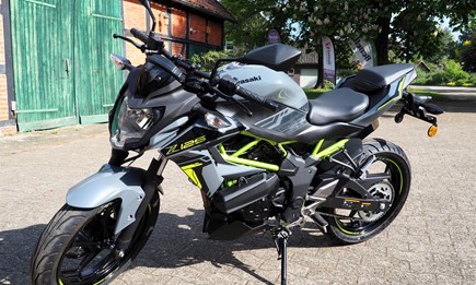 Neuwertige Kawasaki Z 125!