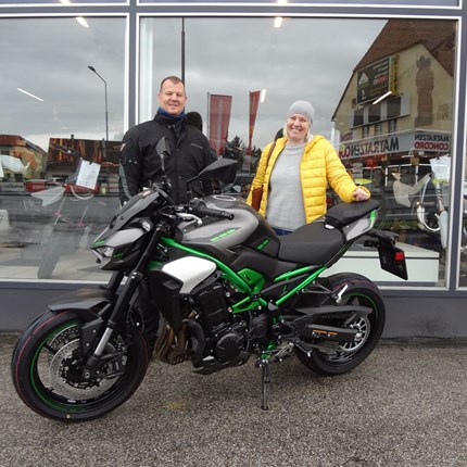  Four wheels move the body. Two wheels move the soul. 
Die neue Kawasaki Z 900 ist eine Augenweide ! Adrien hat sich daher gedacht: Es ist Zeit für eine Veränderung  und kurz ents ... Weiter >>