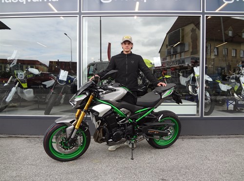 NEWS  Geraden sind für schnelle Bikes, Kurven für schnelle Biker.