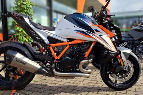 Zweirad Technik Bambach GmbH-News: 1390 Super Duke RR zum Herbst Kracher Preis + 4 Jahren Garantie