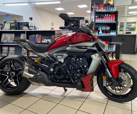 DIE NEUE XDIAVEL V4 von DUCATI ist da !