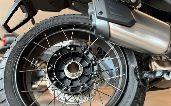 Neu im Store: Stelvio Duecento Tributo - Bild 3