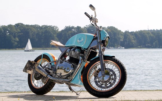 Motorrad-Bläsing  - Royal Enfield GT650 "Beach Cruiser" - Sieger des Busted Knuckles Contest Europe - Bild 1