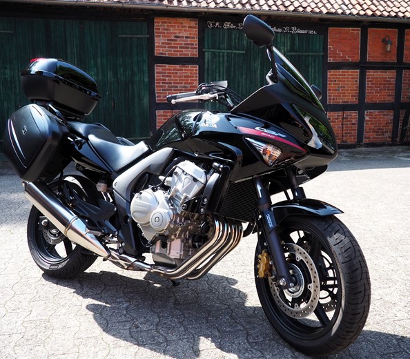 Honda CBF 600 SA PC43 im Topzustand!
1. Hand! Top! 04272/ 9595411