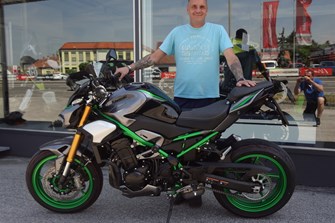 Meine Definition von Glück: 2 Räder, ein Motor und eine freie Straße