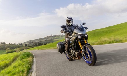 Jede Kurve ein Highlight: Die neue TRACER 7 und TRACER 7 GT Jede Kurve ein Highlight: Die neue TRACER 7 und TRACER 7 GT