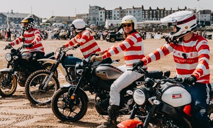 Die 2025er XSR125 und XSR125 Legacy glänzen beim Malle Beach Race Die 2025er XSR125 und XSR125 Legacy glänzen beim Malle Beach Race