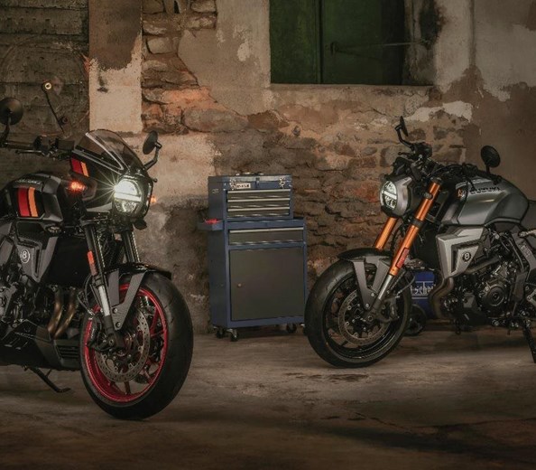 NEUE SUZUKI Modelle GSX-8T und GSX-8TT 
SUZUKI GSX-8T und GSX-8TT NEUHEITEN 2025/26 
Beide Modelle begeistern Retro-Liebhaber ebenso wie sportlich orientierte Fahrer – mit einem stimm ...