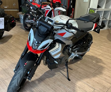 Aprilia Tuono 457