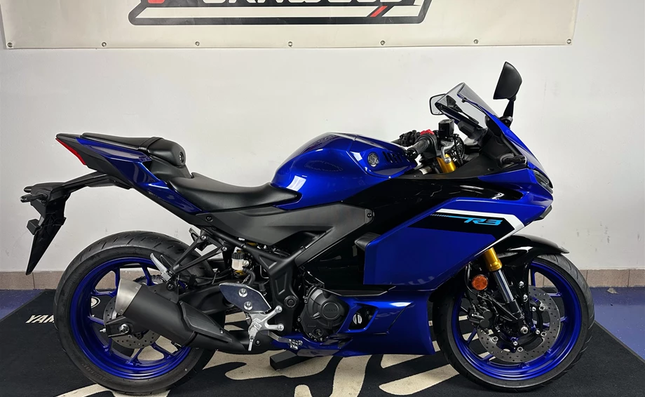 NEWS| 2025er Yamaha R3 in Icon Blue und Midnight Black auf Lager Video Bild 1: NEWS| 2025er Yamaha R3 in Icon Blue und Midnight Black auf Lager Video