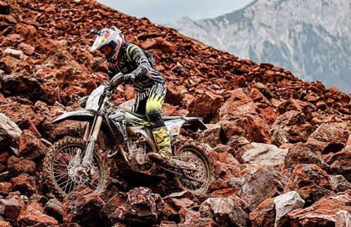 Jonny Walker Triunfa en El Red Bull Erzbergrodeo 2025 Con Un Increíble Sexto Puesto