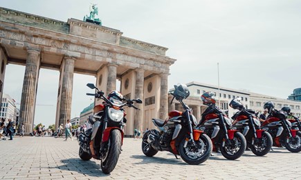 Ducati feiert die neue XDiavel V4 mit einem exklusiven Event im Highsnobiety Flagship-Store in Berlin.