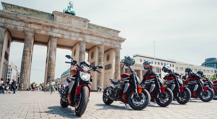 Ducati feiert die neue XDiavel V4 mit einem exklusiven Event im Highsnobiety Flagship-Store in Berlin.