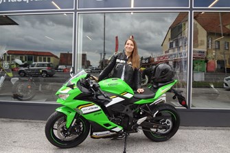 Alle Frauen sind gleich aber nur die Besten fahren Motorrad!