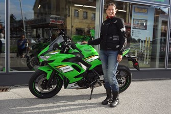 Motorradfahren ist viel zu schön, um es allein den Männern zu überlassen. 