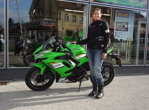 NEWS Motorradfahren ist viel zu schön, um es allein den Männern zu überlassen. 
