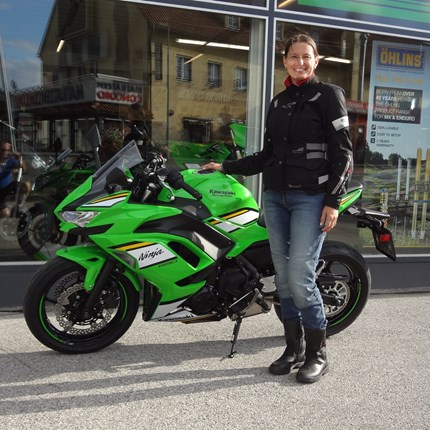 NEWS Motorradfahren ist viel zu schön, um es allein den Männern zu überlassen. 