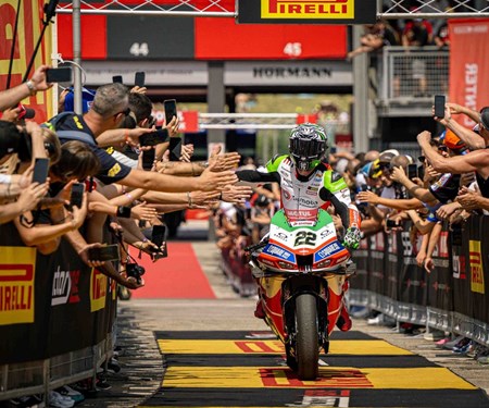 Lowes sichert Team bimota den ersten Podesterfolg | Kawasaki