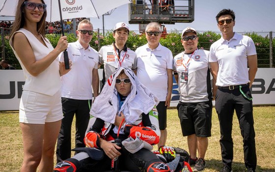 Lowes sichert Team bimota den ersten Podesterfolg | Kawasaki - Bild 4