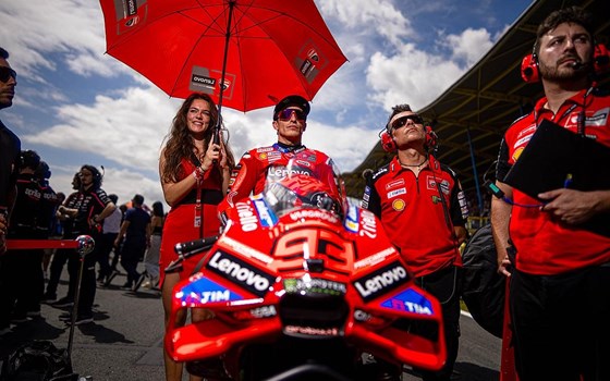 MotoGP Runde 10 in Assen: Marc Márquez siegt in Sprint und Rennen, Bagnaia auf Platz 3 - Bild 10