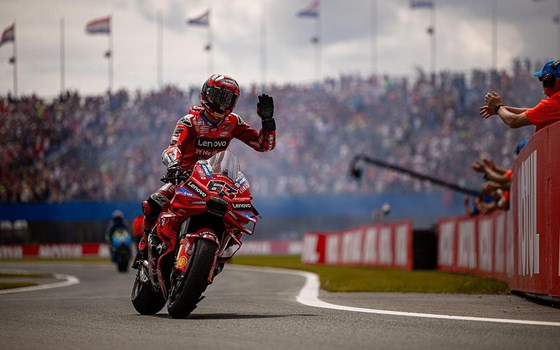 MotoGP Runde 10 in Assen: Marc Márquez siegt in Sprint und Rennen, Bagnaia auf Platz 3 - Bild 17