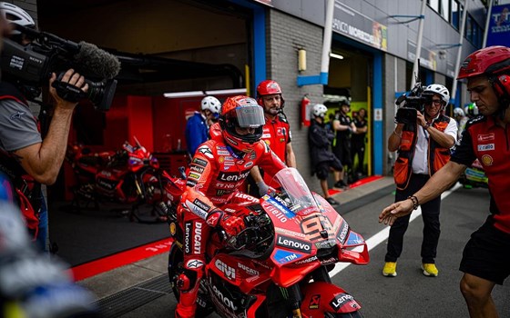 MotoGP Runde 10 in Assen: Marc Márquez siegt in Sprint und Rennen, Bagnaia auf Platz 3 - Bild 8