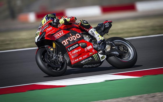 WSBK Runde 7 in Donington Park: Bulega in beiden Rennen auf P2, Doppel-Podium am Sonntag - Bild 22