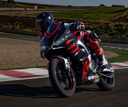 BEST LIGHTWEIGHT STREETBIKE: APRILIA RS 457