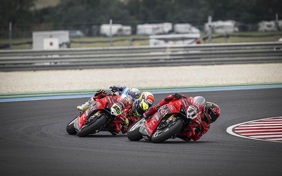 WSBK Runde 8 am Balaton: Bulega in beiden Rennen wieder auf P2, Bautista in Rennen 2 out - Bild 10