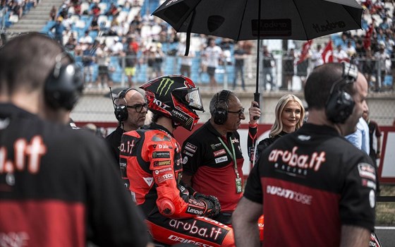 WSBK Runde 8 am Balaton: Bulega in beiden Rennen wieder auf P2, Bautista in Rennen 2 out - Bild 11