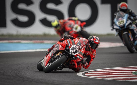 WSBK Runde 8 am Balaton: Bulega in beiden Rennen wieder auf P2, Bautista in Rennen 2 out - Bild 12