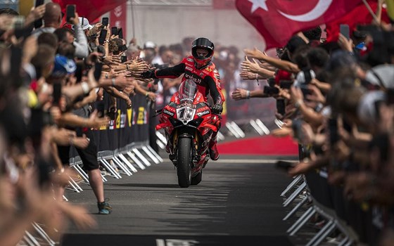 WSBK Runde 8 am Balaton: Bulega in beiden Rennen wieder auf P2, Bautista in Rennen 2 out - Bild 3