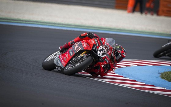 WSBK Runde 8 am Balaton: Bulega in beiden Rennen wieder auf P2, Bautista in Rennen 2 out - Bild 5