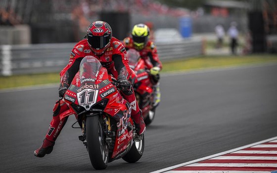 WSBK Runde 8 am Balaton: Bulega in beiden Rennen wieder auf P2, Bautista in Rennen 2 out - Bild 9