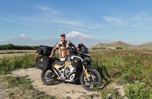Una Triumph en el país del sol naciente: Julio Álamo culmina en Japón su aventura ToroEnMoto