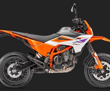 Die neue KTM 390 SMC R ist da – ab August lieferbar! Die neue KTM 390 SMC R ist da – ab August lieferbar!