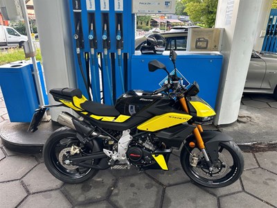 Mit der Fantic 125 Stealth Street die erste kleine Testfahrt. Auf jeden Fall ein Spaßmacher!