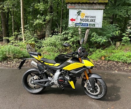 Mit der Fantic 125 Stealth Street die erste kleine Testfahrt. Auf jeden Fall ein Spaßmacher!