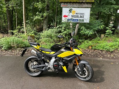 Mit der Fantic 125 Stealth Street die erste kleine Testfahrt. Auf jeden Fall ein Spaßmacher!