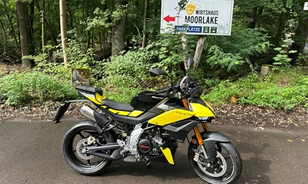 Mit der Fantic 125 Stealth Street die erste kleine Testfahrt. Auf jeden Fall ein Spaßmacher! Mit der Fantic 125 Stealth Street die erste kleine Testfahrt. Auf jeden Fall ein Spaßmacher!